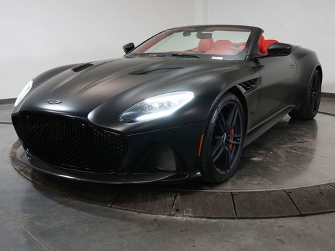 Used 2022 Aston Martin DBS Superleggera Volante image 11