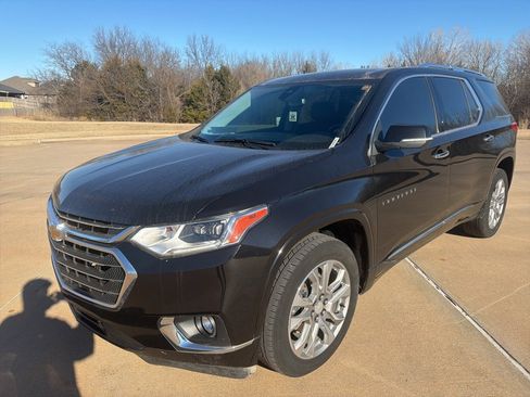 Used 2021 Chevrolet Traverse Premier image 1