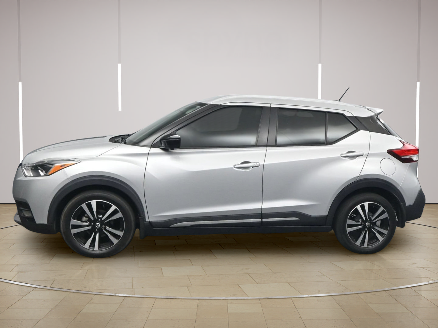 Used 2020 Nissan Kicks SR w/ SR Premium Package FWD image 4