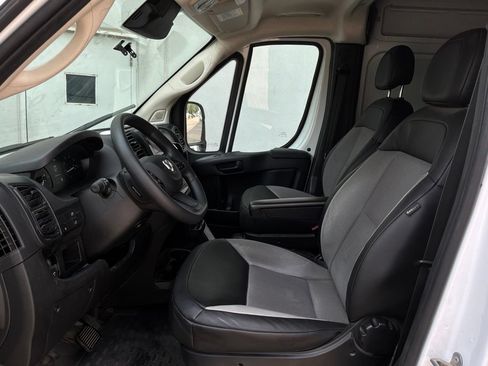 Used 2026 RAM ProMaster 2500 w/ Convenience Group FWD image 9