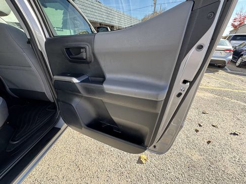 Used 2016 Toyota Tacoma SR5 image 76