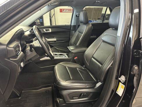 Used 2023 Ford Explorer XLT w/ Equipment Group 202A image 5