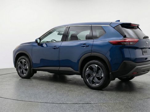 Used 2025 Nissan Rogue SV AWD/4WD image 6