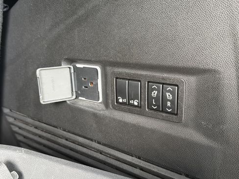 Used 2022 Chevrolet Tahoe LT w/ LT Signature Plus Package RWD image 55