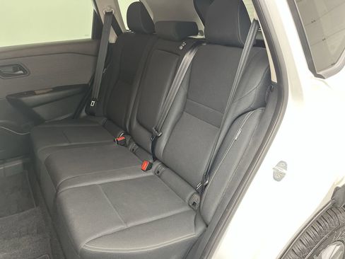 Used 2023 Nissan Rogue S image 9