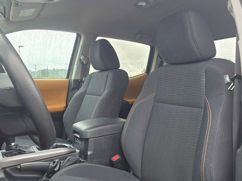Certified 2018 Toyota Tacoma SR5 AWD/4WD image 23