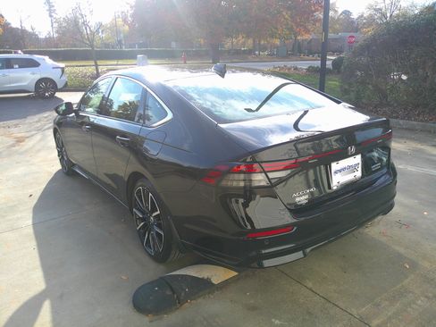 Used 2023 Honda Accord Touring image 10