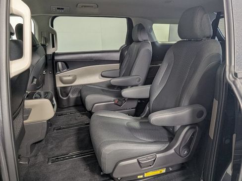 Used 2026 Kia Carnival LX FWD image 22