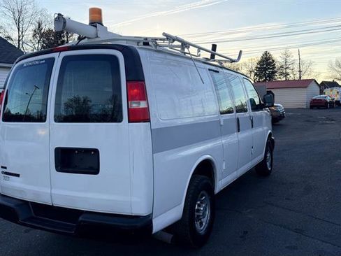 Used 2011 Chevrolet Express 2500 RWD image 3