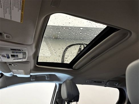 Used 2021 Toyota Sienna XLE image 22