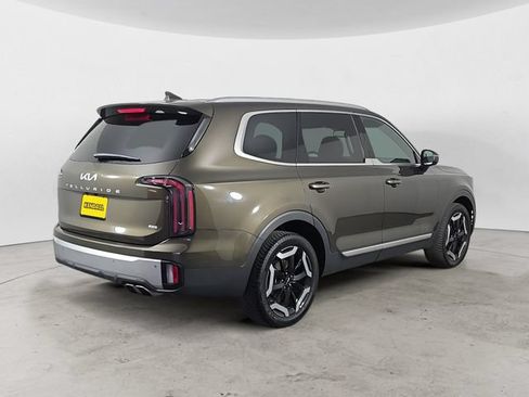 Used 2024 Kia Telluride EX w/ EX Captain's Chair Package AWD/4WD image 5