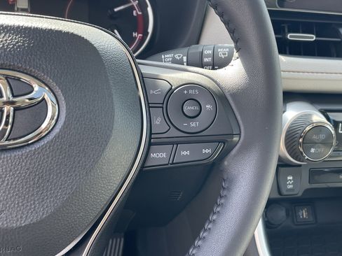 Used 2025 Toyota RAV4 XLE Premium image 20