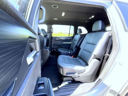 Certified 2025 GMC Acadia AT4 w/ LPO, All-Weather Package AWD/4WD image 19