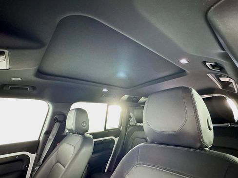 Used 2024 Land Rover Defender 110 X-Dynamic SE image 15