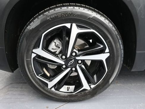 Used 2023 Chevrolet TrailBlazer RS w/ Sun and Liftgate Package FWD image 22