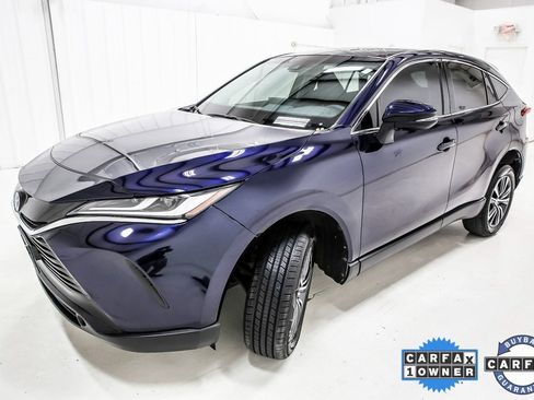 Used 2023 Toyota Venza LE image 2