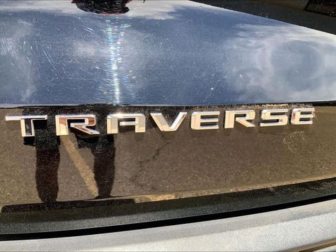 Used 2025 Chevrolet Traverse LT w/ Driver Confidence Package FWD image 10