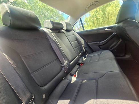 Used 2011 Volkswagen Jetta SE FWD image 30