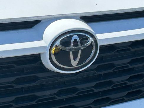 Used 2022 Toyota RAV4 XLE AWD/4WD image 11