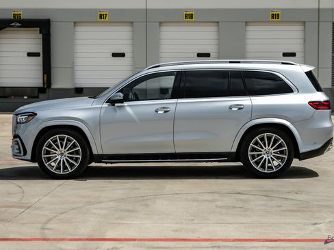 Used 2025 Mercedes-Benz GLS 580 4MATIC image 7
