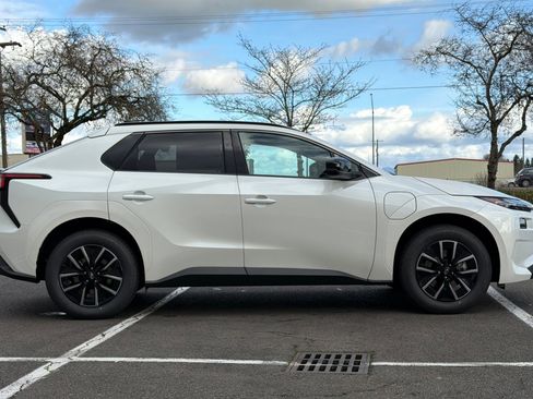 New 2026 Subaru Solterra Premium image 3