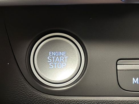 Used 2023 Hyundai Elantra SEL w/ Convenience Package FWD image 22