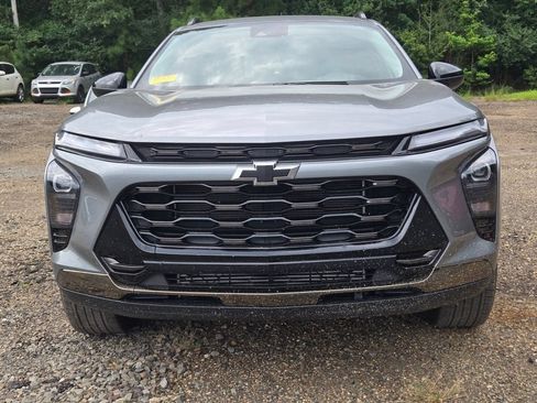 Used 2025 Chevrolet Trax ACTIV FWD image 2