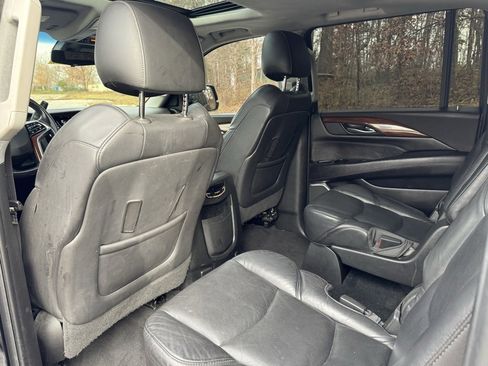 Used 2018 Cadillac Escalade ESV Luxury image 14