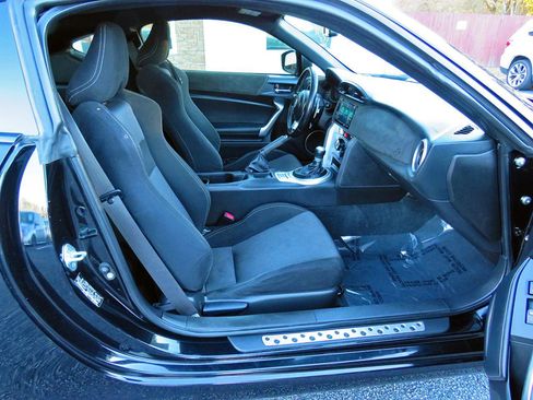 Used 2020 Toyota 86 RWD image 16