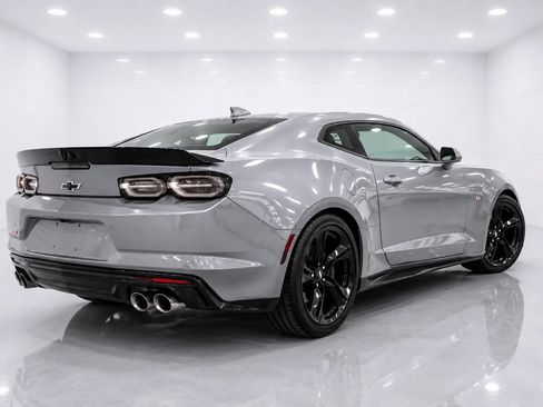 Used 2019 Chevrolet Camaro LT RWD image 5