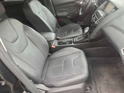 Used 2015 Ford Focus Titanium FWD image 20