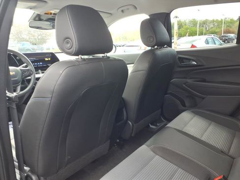 Used 2025 Chevrolet Trax LT FWD image 26