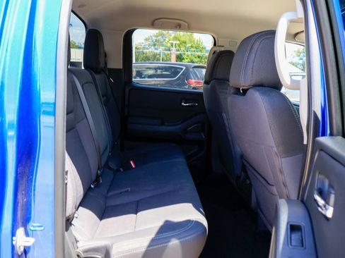 Used 2024 Nissan Frontier SV RWD image 10