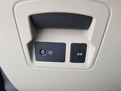 Used 2023 Land Rover Range Rover Velar R-Dynamic S image 26