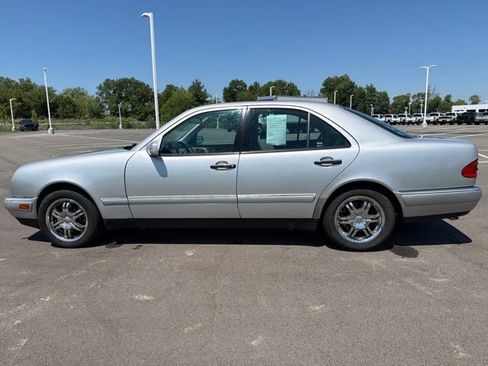 Used 1999 Mercedes-Benz E 320 4MATIC Sedan image 12