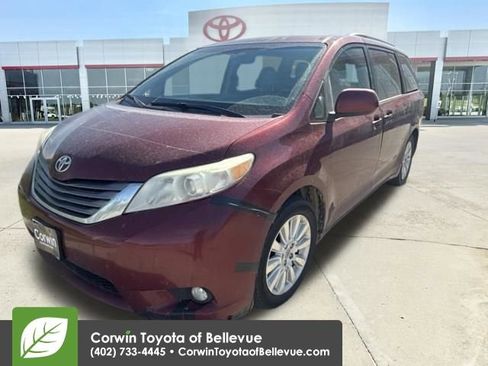 Used 2011 Toyota Sienna XLE AWD/4WD image 35