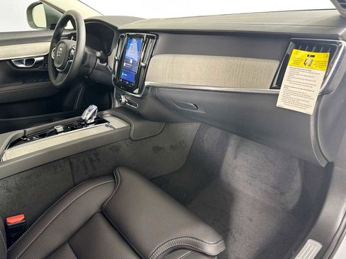 Used 2025 Volvo V90 B6 Cross Country Ultra w/ Climate Package image 27