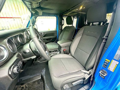 Used 2021 Jeep Gladiator Overland w/ Trailer Tow Package image 13