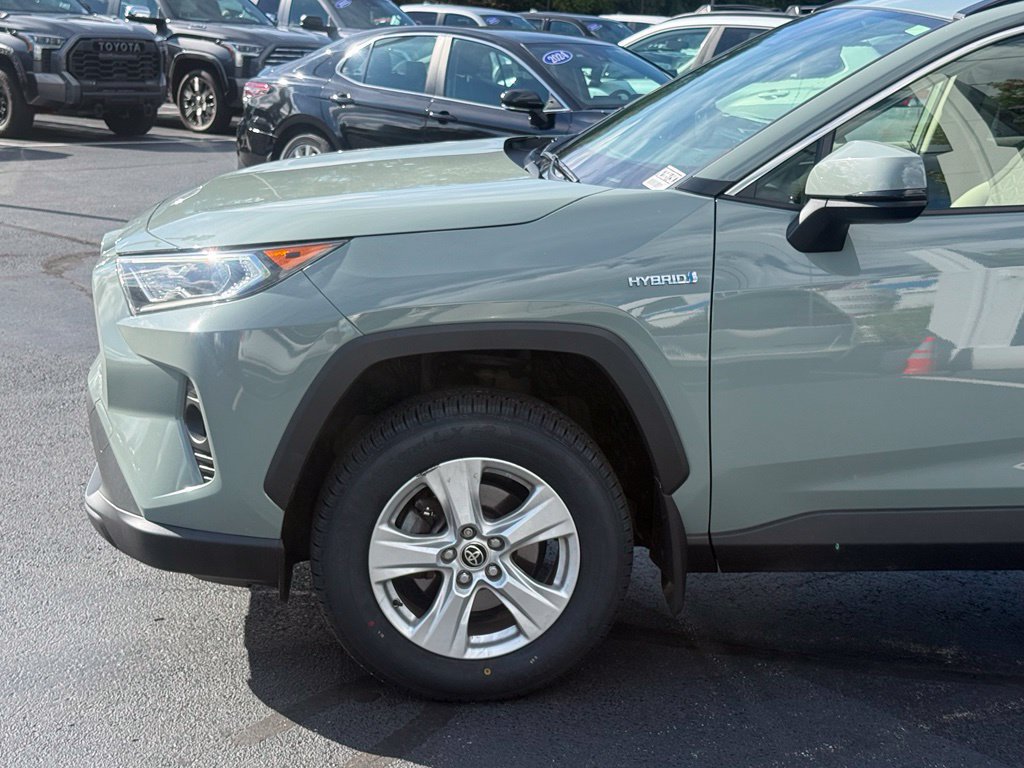 Used 2021 Toyota RAV4 XLE w/ Convenience Package AWD/4WD image 2