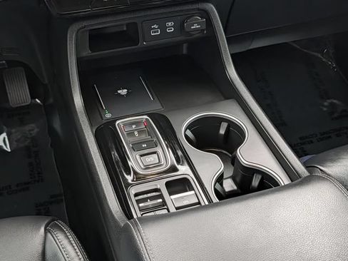 Used 2025 Honda Pilot Touring image 14