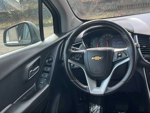 Used 2017 Chevrolet Trax LT w/ LT Convenience Package image 27