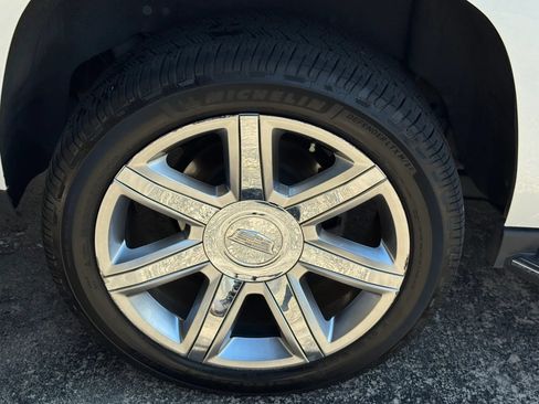 Used 2017 Cadillac Escalade Luxury AWD/4WD image 39