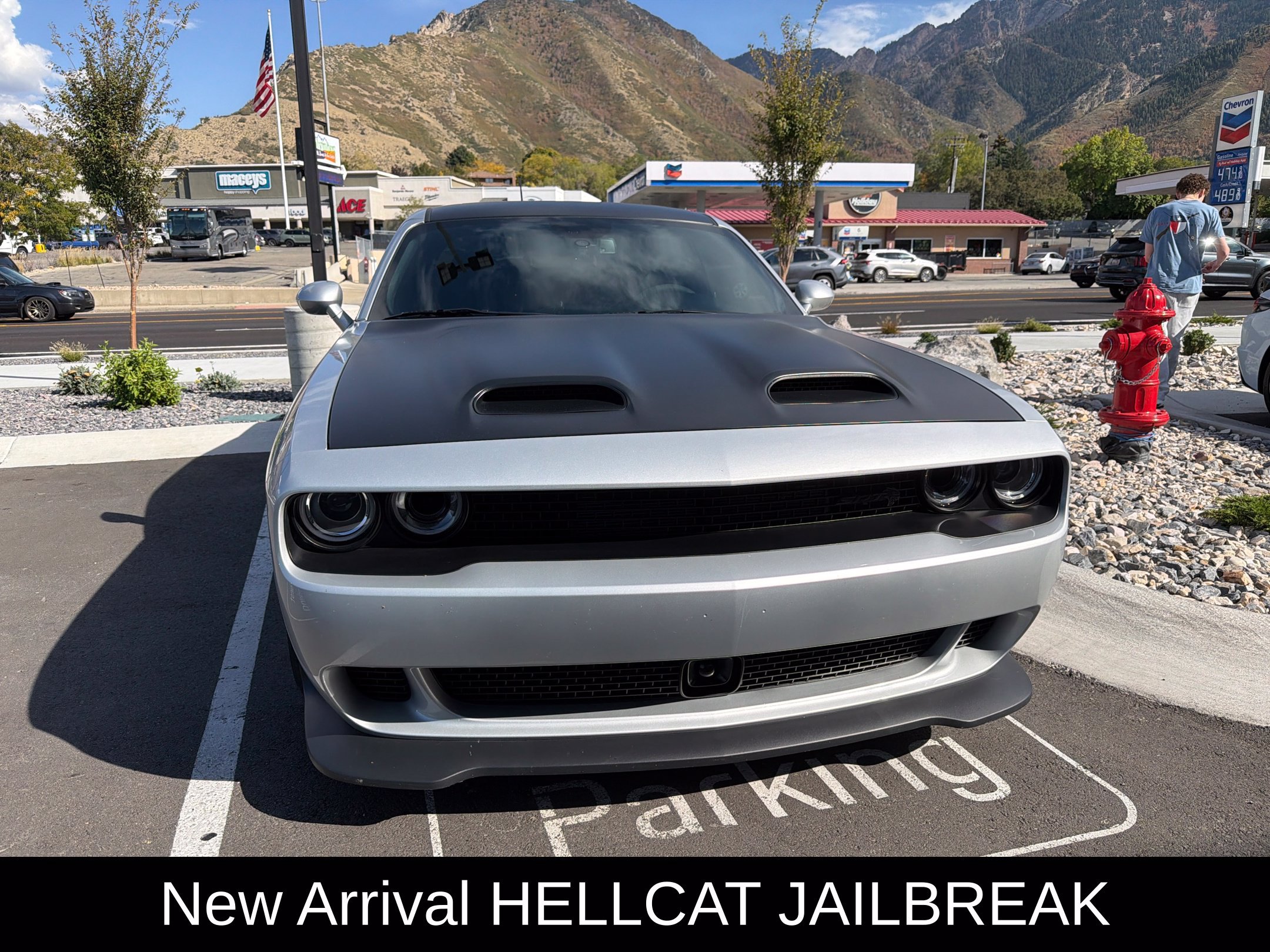 Used 2023 Dodge Challenger SRT Hellcat RWD image 2