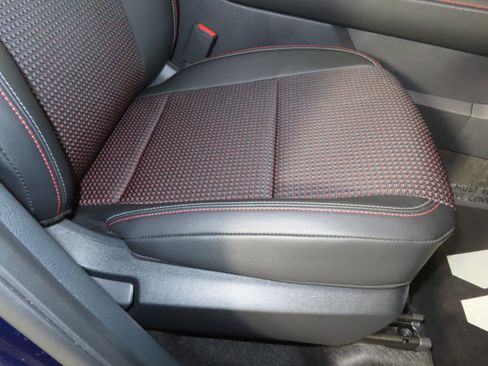 Certified 2025 Nissan Kicks SR image 31