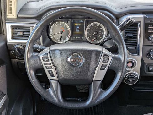 Used 2018 Nissan Titan SV image 20
