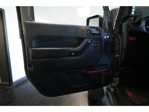 Used 2017 Jeep Wrangler Unlimited Rubicon AWD/4WD image 24