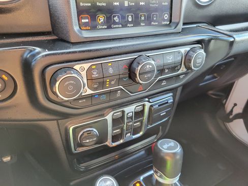 Used 2022 Jeep Wrangler Unlimited Sahara w/ Cold Weather Group image 14