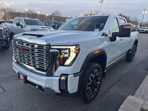 New 2026 GMC Sierra 2500 Denali w/ Denali Reserve Package image 3