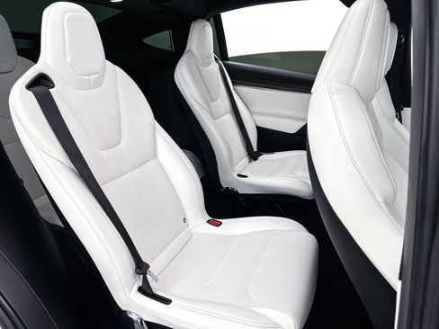 Used 2022 Tesla Model X image 38