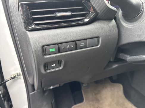 Used 2024 Nissan Sentra SV FWD image 13